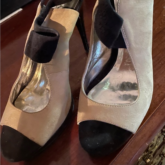 Shoes - Picture 5 of 13